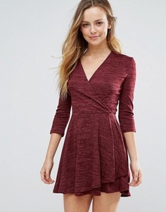 Короткое приталенное платье с запахом Wal G - Красный