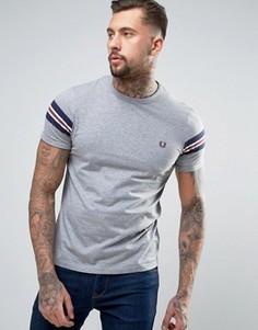 Серая футболка с отделкой на рукавах Fred Perry - Серый