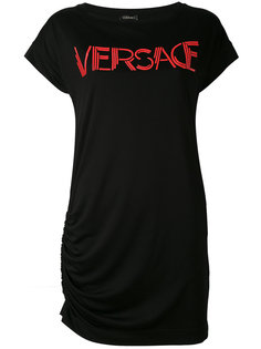 платье-футболка с принтом-логотипом Versace