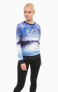 Синий свитшот с логотипом бренда EA7