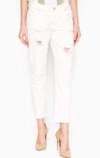 Белые джинсы с рваными деталями Guess