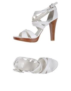 Сандалии Stuart Weitzman