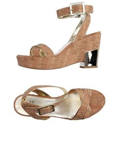 Сандалии Stuart Weitzman
