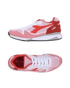 Низкие кеды и кроссовки Diadora