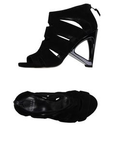 Сандалии Stuart Weitzman