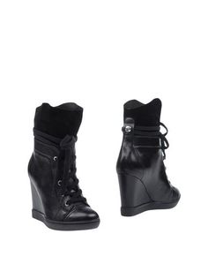 Полусапоги и высокие ботинки Guess