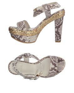 Сандалии Stuart Weitzman