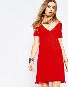 Свободное трикотажное платье с помпонами и рукавами как у футболки ASOS - Красный