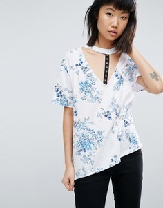 Футболка с люверсами и цветочным принтом ASOS - Мульти