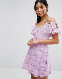 Кружевное приталенное платье мини с оборкой Boohoo - Фиолетовый