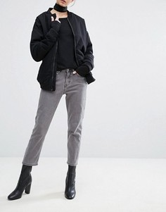 Укороченные джинсы бойфренда с классической талией Weekday Ami - Серый