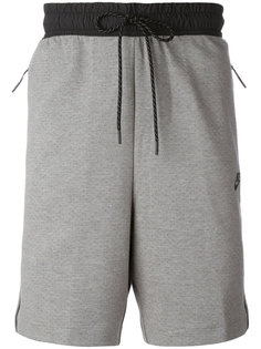 спортивные шорты Nike