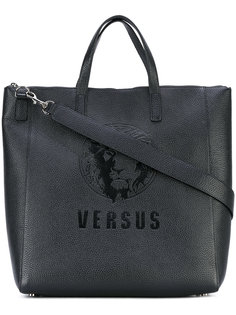 embossed logo tote Versus