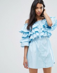 Платье с оборками и открытыми плечами Boohoo - Синий
