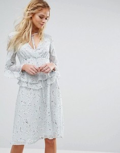 Платье с принтом и оборками Boohoo - Синий