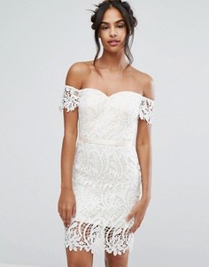 Кружевное платье-бандо миди с вырезом в форме сердца Chi Chi London - Белый