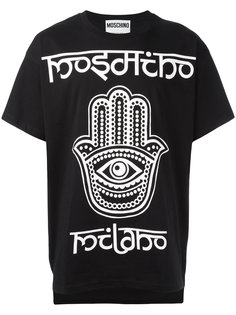 футболка с принтом руки Фатимы Moschino