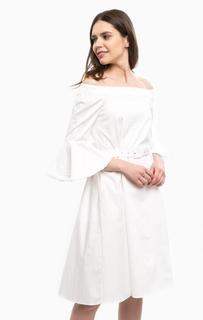 Белое платье с открытыми плечами Silvian Heach