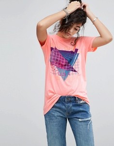 Футболка с принтом в стиле 80-х ASOS - Розовый