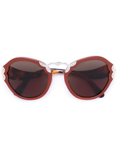 солнцезащитные очки в объемной оправе Prada Eyewear