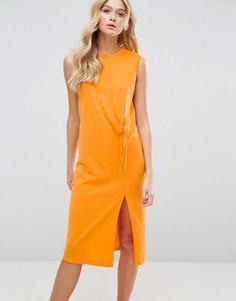 Платье миди без рукавов с необработанными краями и завязкой спереди ASOS - Оранжевый