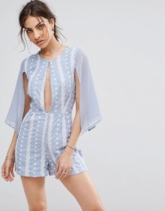 Ромпер с вышивкой и круглым вырезом спереди Boohoo - Синий