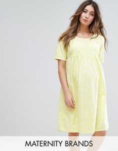 Короткое приталенное платье в горошек с короткими рукавами Mamalicious - Желтый Mama.Licious