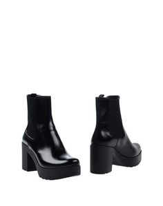 Полусапоги и высокие ботинки Prada