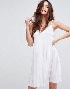 Свободное платье с V-образным вырезом Boohoo - Белый