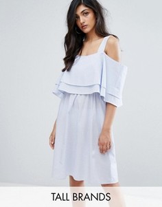 Платье в тонкую полоску с открытыми плечами и оборками Y.A.S Tall - Синий
