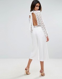 Кружевной комбинезон с открытой спиной и юбкой-шортами ASOS Premium - Белый