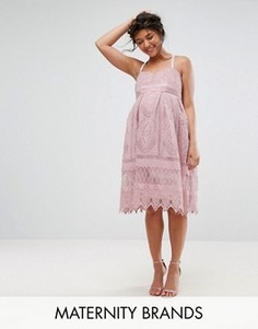 Платье миди из кроше на бретелях Chi Chi London Maternity - Розовый