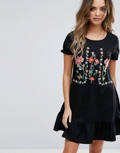 Свободное платье с удлиненным краем и вышивкой Boohoo - Черный