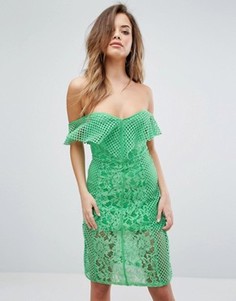 Кружевное платье со спущенными плечами PrettyLittleThing - Зеленый