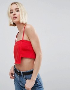 Красный джинсовый кроп-топ с необработанным краем ASOS - Красный