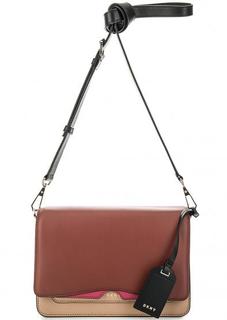 Сумка из гладкой кожи с откидным клапаном Dkny