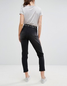 Укороченные джинсы с необработанными краями и вышитой надписью Daisy Street - Черный