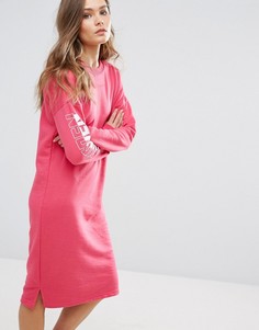 Трикотажное платье миди с надписью на рукаве New Look - Розовый