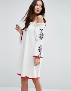Платье с открытыми плечами и вышивкой на рукавах ASOS - Белый