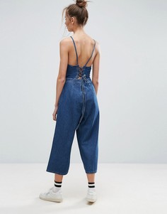 Джинсовый комбинезон на шнуровке сзади ASOS - Синий
