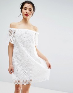 Кружевное платье с открытыми плечами ASOS PREMIUM - Белый