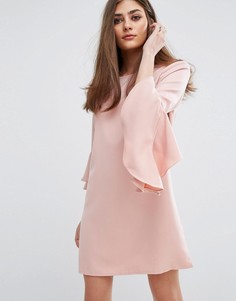 Цельнокройное платье с рукавами клеш и оборками Missguided - Розовый