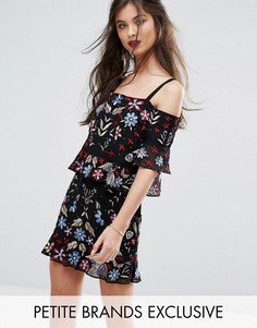 Цельнокройное платье мини с вышивкой и вырезами на плечах Frock And Frill Petite Premium - Черный