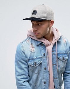 Серая трикотажная бейсболка с черным козырьком ASOS - Серый