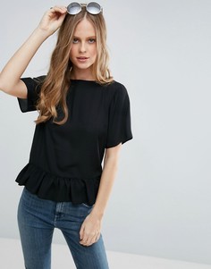Футболка с оборкой по краю ASOS - Черный
