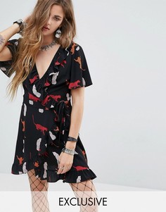 Платье мини с запахом и принтом кошки Reclaimed Vintage - Черный