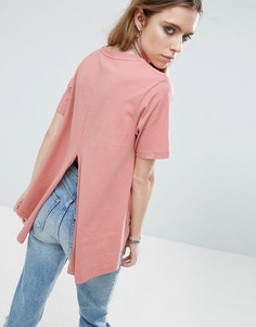Футболка с удлиненной спиной и разрезом ASOS - Розовый