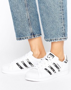 Кроссовки с цветочным принтом и тремя полосками adidas Originals Superstar - Белый
