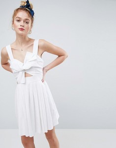 Короткое приталенное платье из льна с вырезом и бантом ASOS - Белый