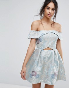 Короткое приталенное платье с открытыми плечами Missguided - Синий